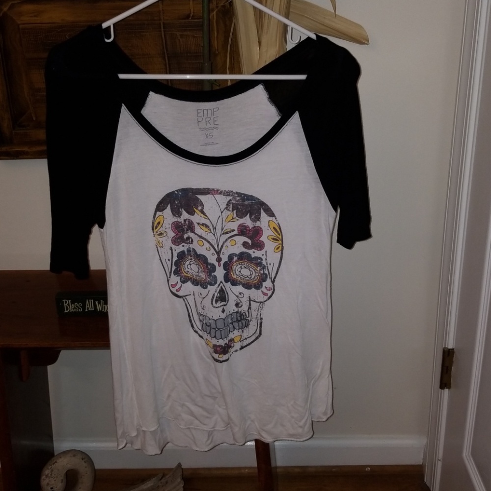 $5 ITEM. Skull top. MUST BUNDLE WITH TWO OTHER ITEMS